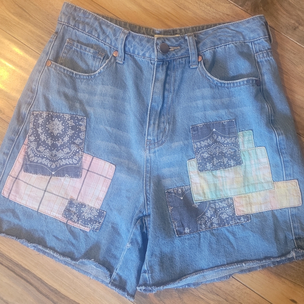 Easel Patchwork Denim Shorts, Great Condition, Sz… - image 1